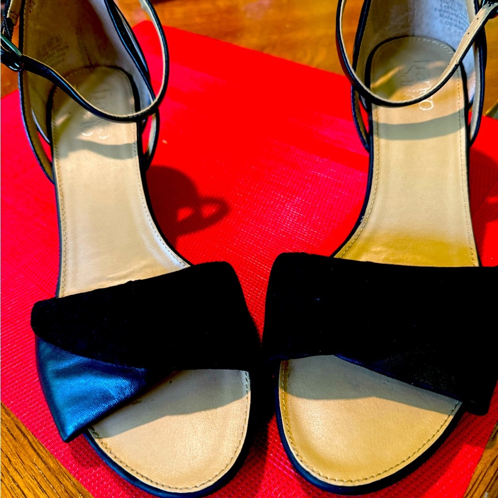 Used Franco Sarto Leather Women’s  Black Dress Sandals.